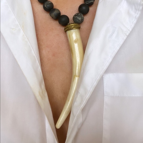 Maria Lightfoot Collection horn necklace - Picture 2 of 9